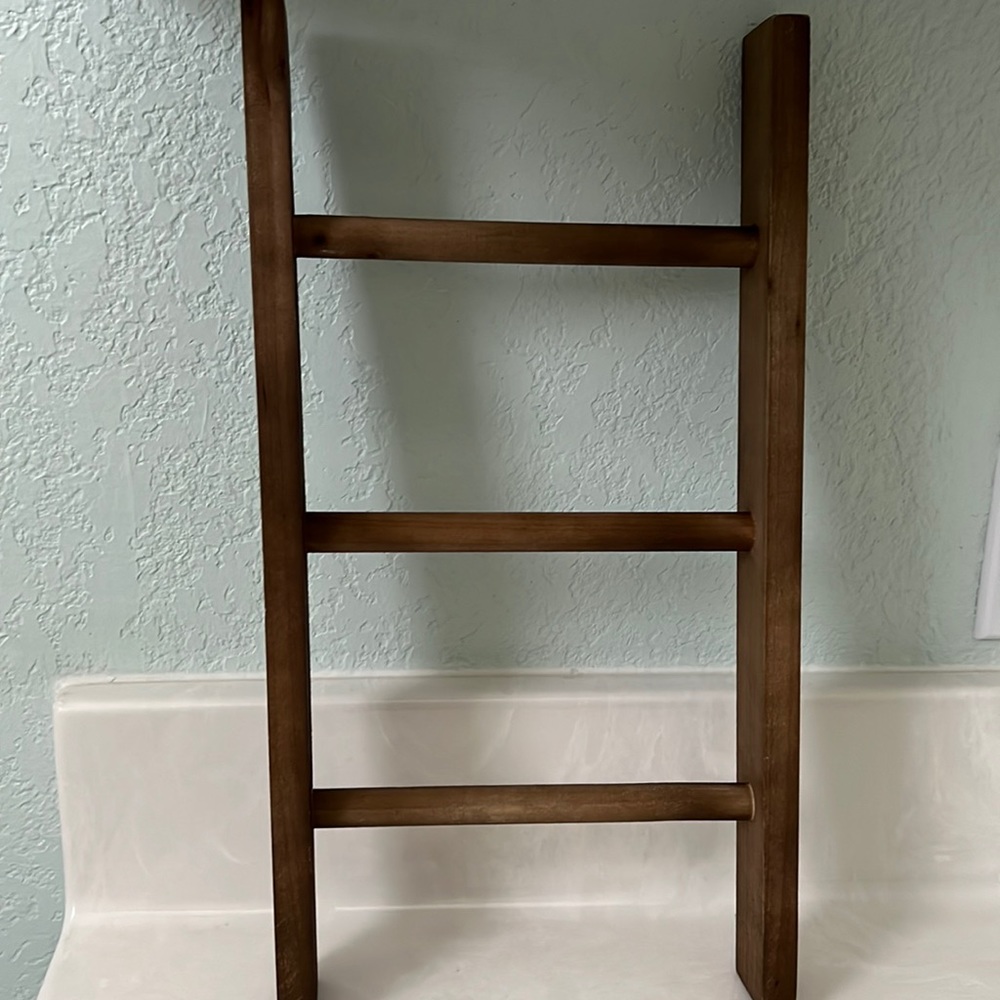 Decocrated ladder